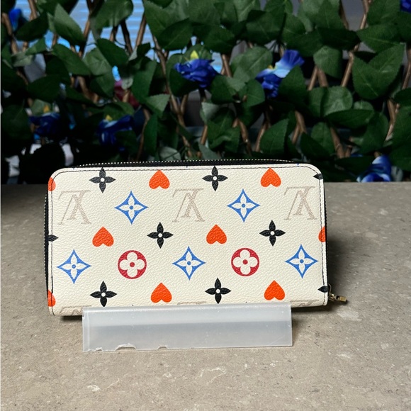 GAME-ON!!! Louis Vuitton White Wallet - Picture 5 of 7